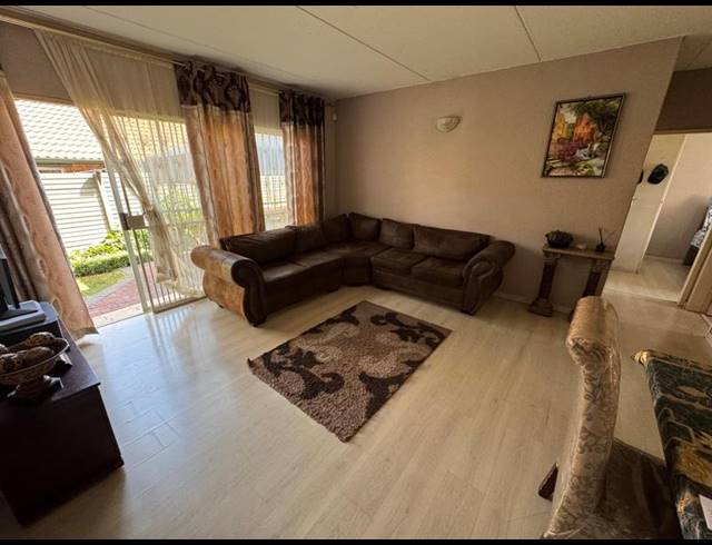 4 BEDROOM TOWNHOUSE FOR SALE IN TERENURE